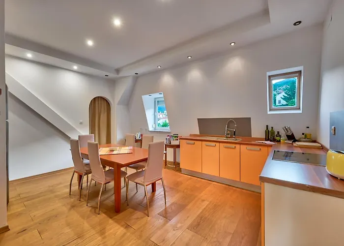 Lux Gold Опатія